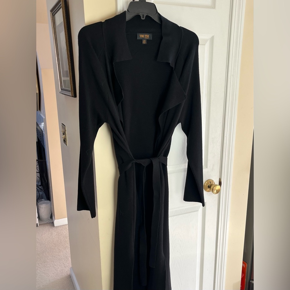 TRUTH by Republic Black Belted Long Sleeve sweater coat 
size Large